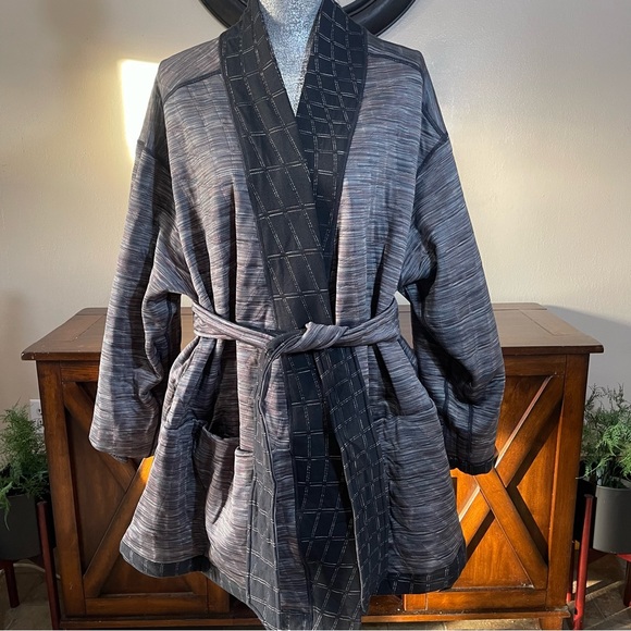 NIKE YOGA shacket Therma-FIT Luxe Jacquard REVERSIBLE Size 2X-Women's - Picture 6 of 10